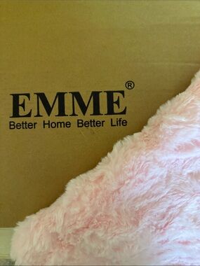 EMME Plush Pink Faux Fur Duvet Cover and Pillow Shams - King/Cal King